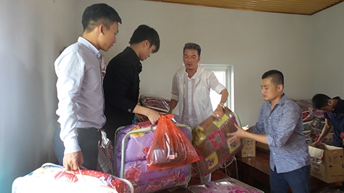 Mr Đàm cháy hết mình với người dân vùng sâu, vùng xa Hà Tĩnh