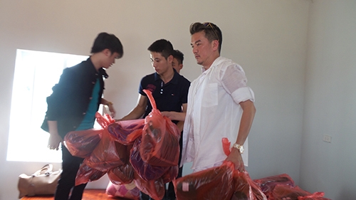 Mr Đàm cháy hết mình với người dân vùng sâu, vùng xa Hà Tĩnh