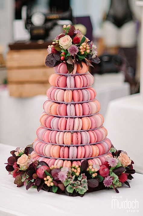 Gợi ý 9 mẫu bánh cưới thanh lịch mà ít