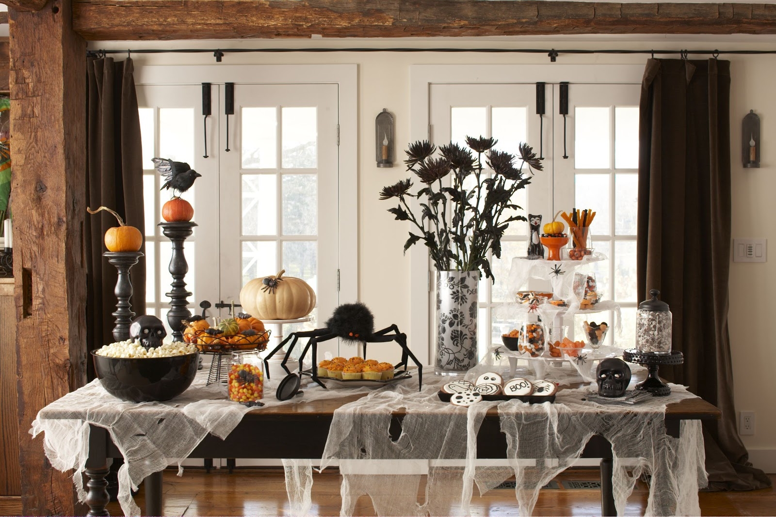 9 ý tưởng trang trí Halloween cho lớp học siêu chất, siêu độc