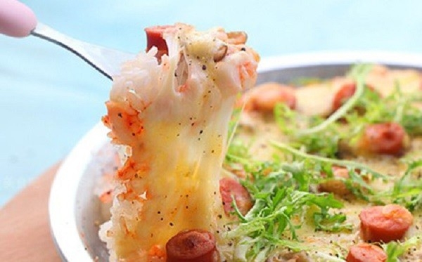 Biến tấu cơm nguội thành Pizza giòn thơm - bạn đã thử chưa?