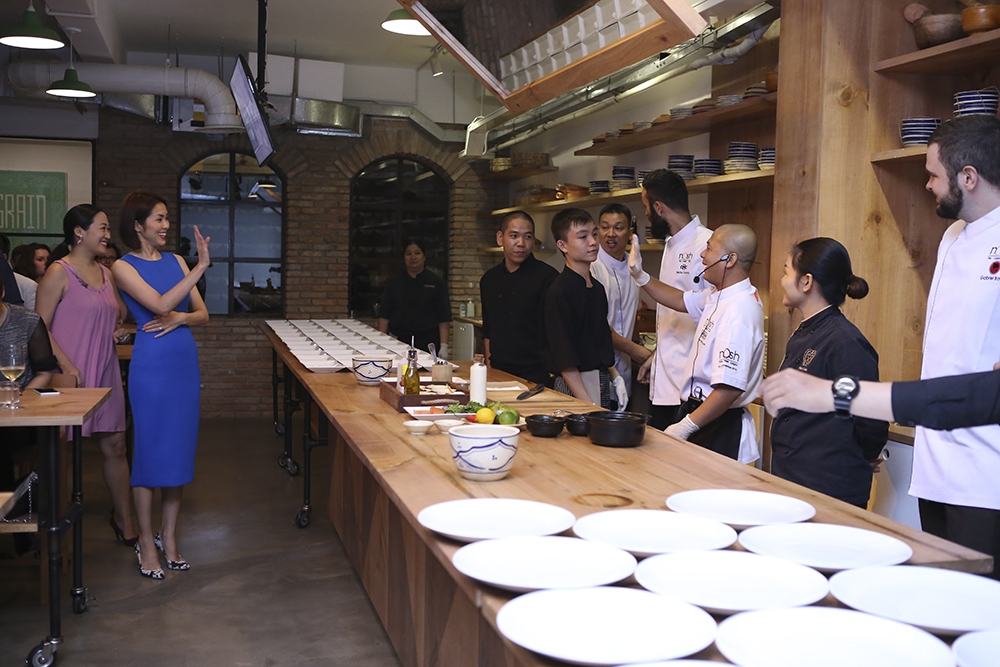 Hà Tăng rạng rỡ bên chồng tại Nosh Food Week Saigon