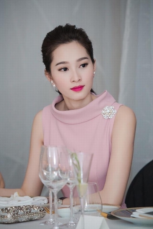Cận cảnh 10 sắc thái đẹp ngây ngất của Hoa hậu Đặng Thu Thảo