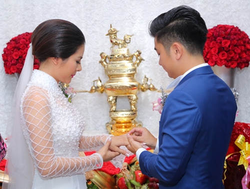 Những khoảnh khắc đáng nhớ trong lễ đính hôn của Vân Trang
