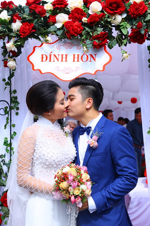 Những khoảnh khắc đáng nhớ trong lễ đính hôn của Vân Trang