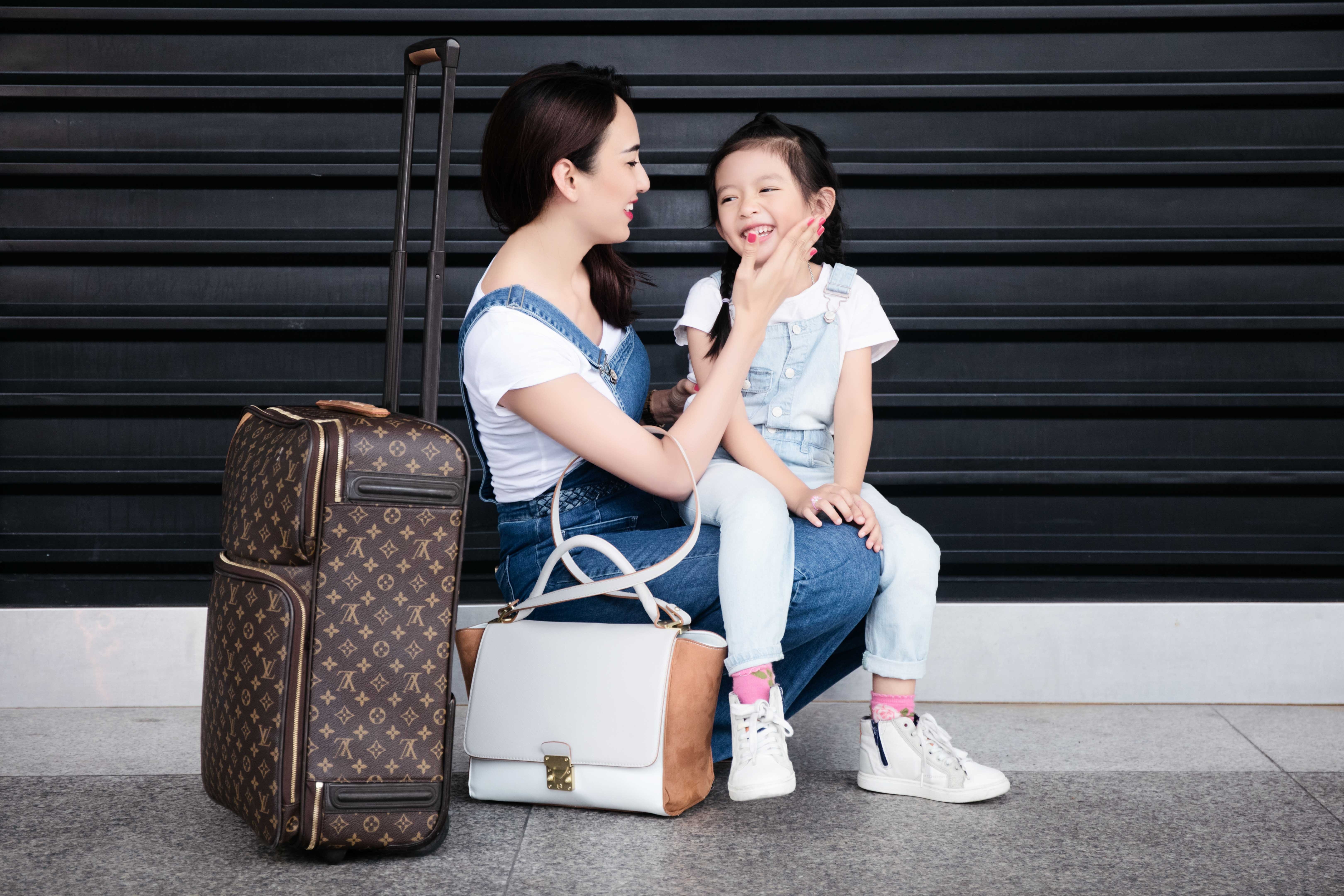 Ngọt ngào tình mẫu tử của mẹ con Hoa hậu Ngọc Diễm