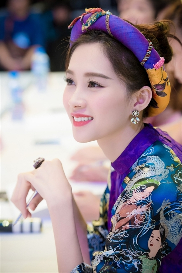 Cận cảnh 10 sắc thái đẹp ngây ngất của Hoa hậu Đặng Thu Thảo