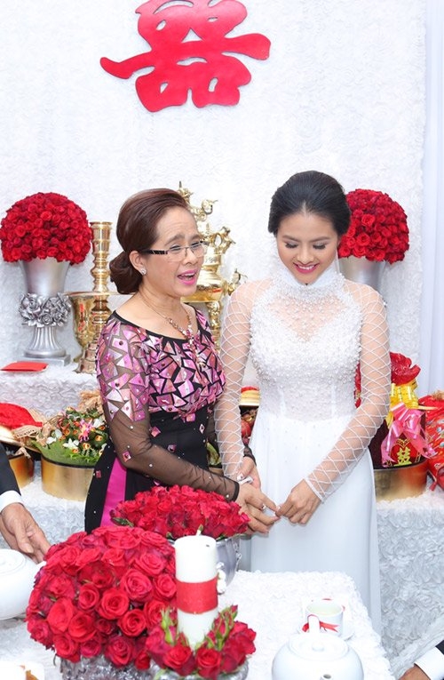 Những khoảnh khắc đáng nhớ trong lễ đính hôn của Vân Trang