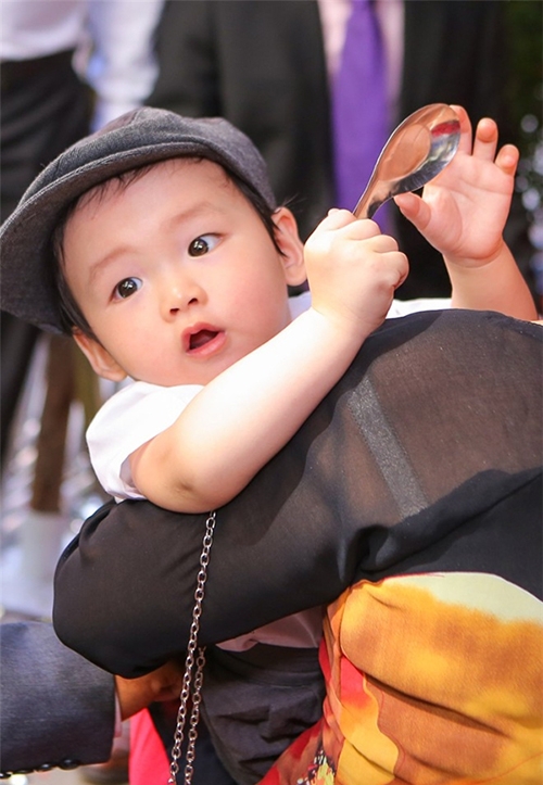 Mê mẩn vẻ điển trai của những hoàng tử nhí nhà sao Việt