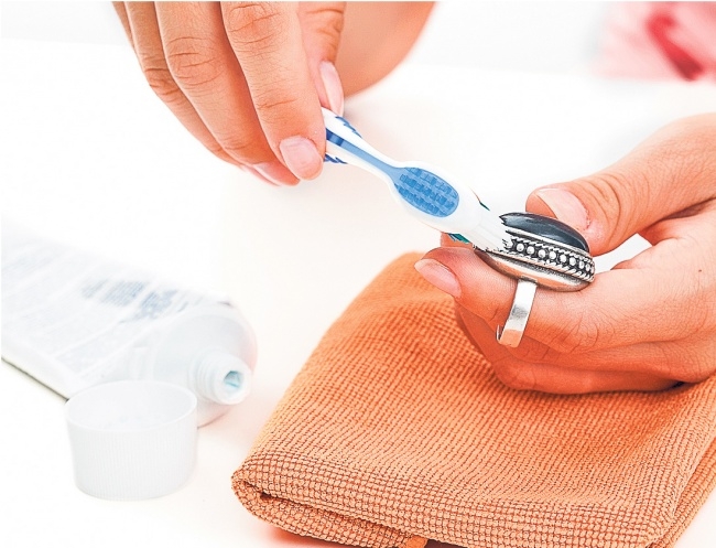 16 công dụng không ngờ của kem đánh răng bạn gái cần biết