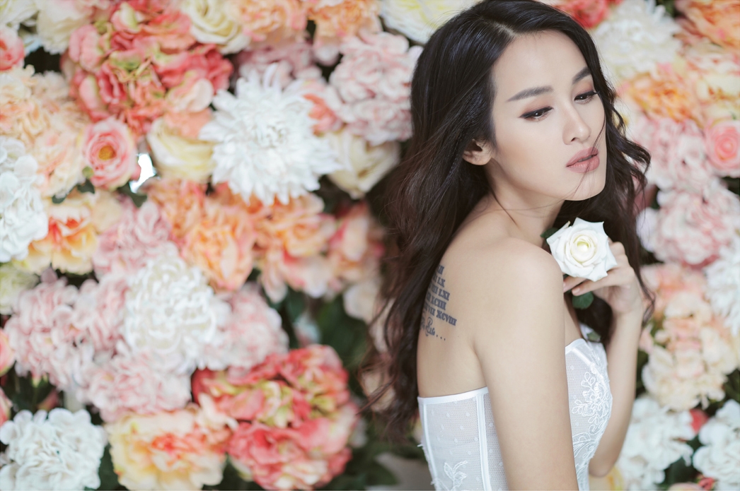 Cô dâu Tú Vi lộ hình xăm ấn tượng trong bộ ảnh cưới
