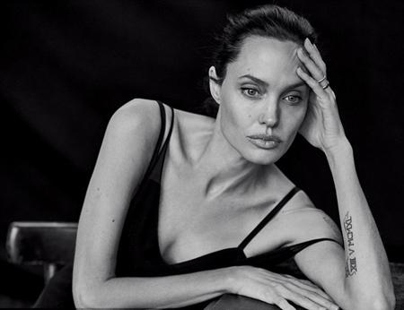 Angelina Jolie hạnh phúc viên mãn với hiện tại