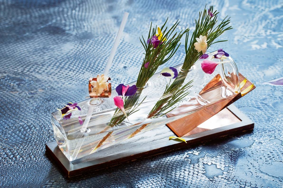 Trổ tài làm món cocktail