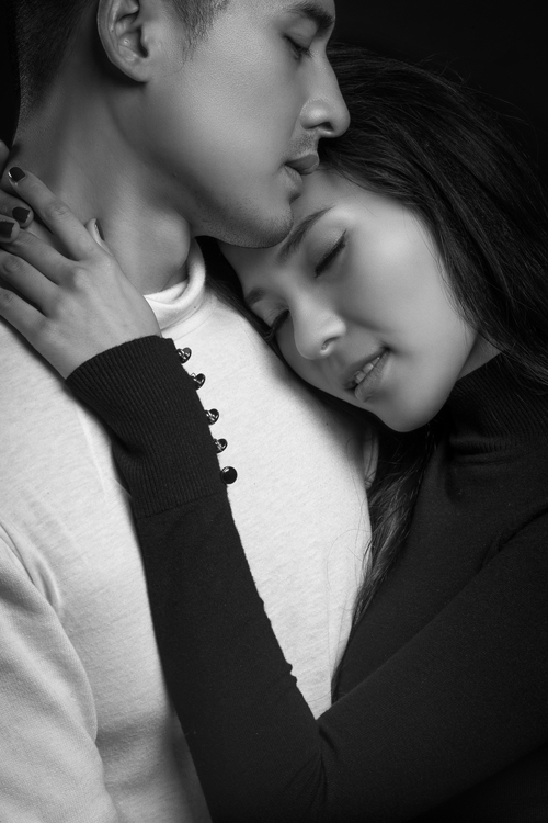 Lương Thế Thành-Thúy Diễm lãng mạn với ảnh cưới đen trắng