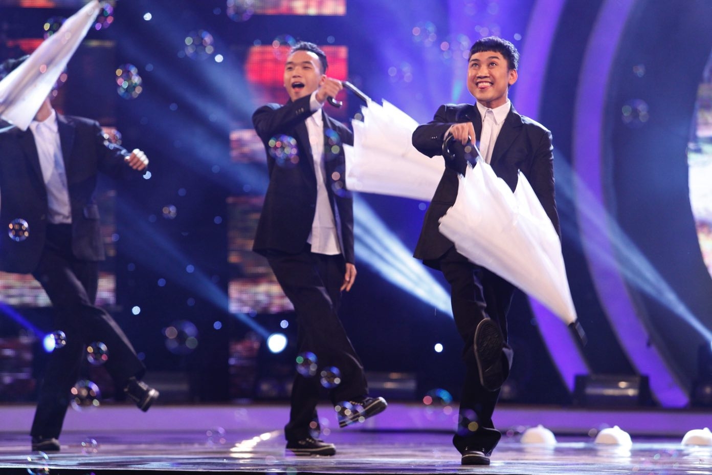 Hương Giang Idol mượn Nhã Phương để phản pháo Trường Giang