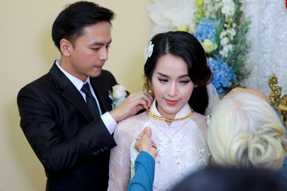 Khoảnh khắc đẹp trong đám cưới Tú Vi - Văn Anh