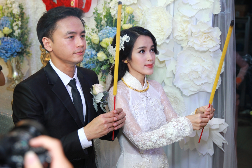 Khoảnh khắc đẹp trong đám cưới Tú Vi - Văn Anh