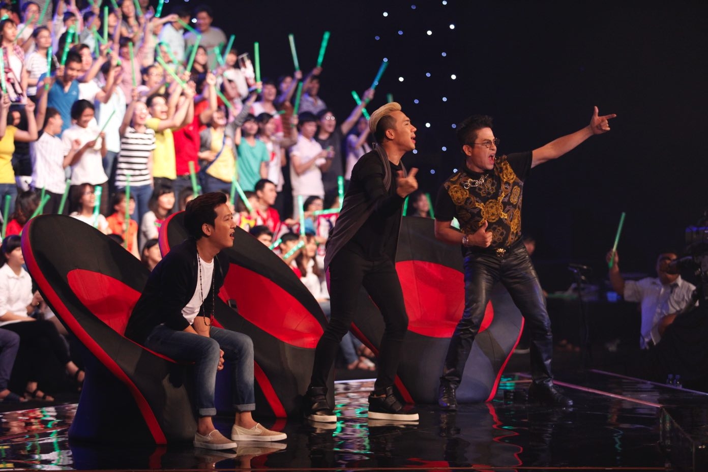 Hương Giang Idol mượn Nhã Phương để phản pháo Trường Giang