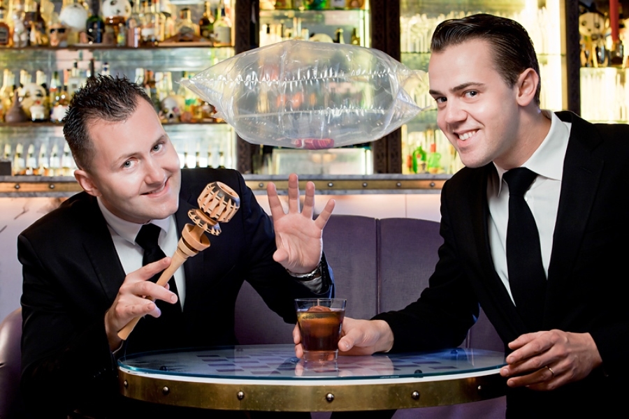 Trổ tài làm món cocktail
