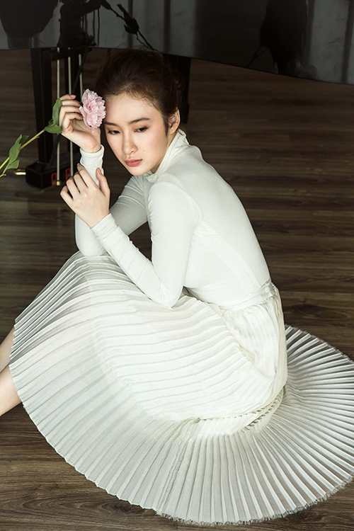 Angela Phương Trinh ngày càng gợi cảm với vẻ đẹp