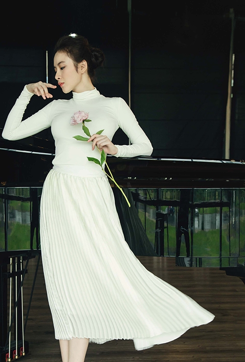 Angela Phương Trinh ngày càng gợi cảm với vẻ đẹp