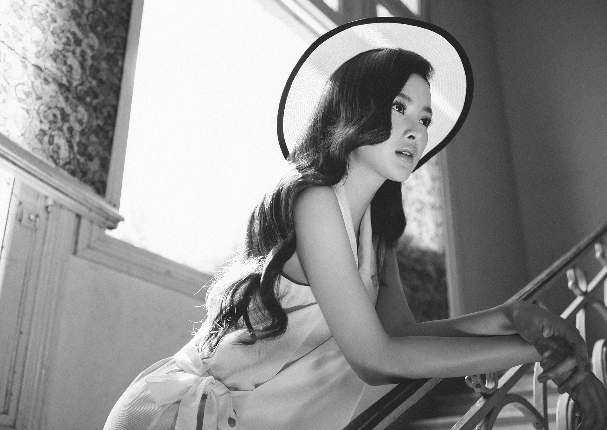 Angela Phương Trinh đẹp ma mị với hình ảnh tiểu thư kiêu kì
