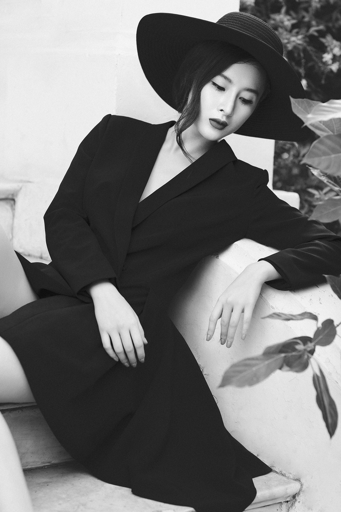 Angela Phương Trinh đẹp ma mị với hình ảnh tiểu thư kiêu kì