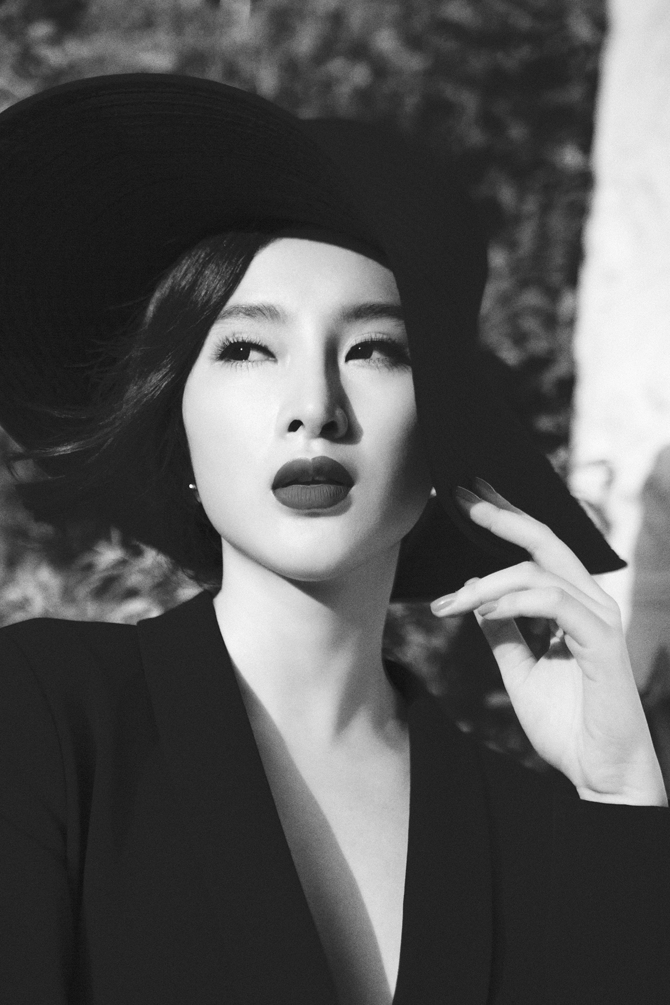 Angela Phương Trinh đẹp ma mị với hình ảnh tiểu thư kiêu kì