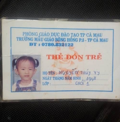 Choáng váng với ảnh thời thơ ấu đen nhẻm của hotgirl Thúy Vi