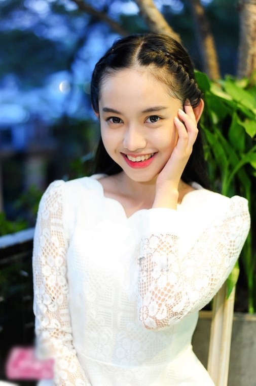 Choáng váng với ảnh thời thơ ấu đen nhẻm của hotgirl Thúy Vi