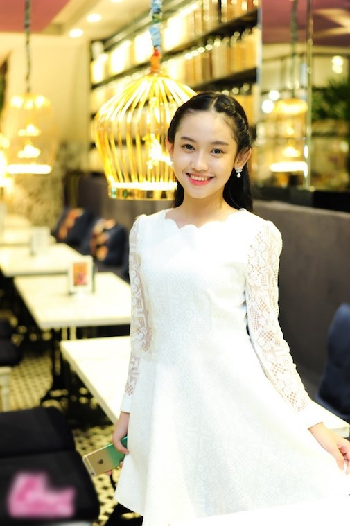 Choáng váng với ảnh thời thơ ấu đen nhẻm của hotgirl Thúy Vi