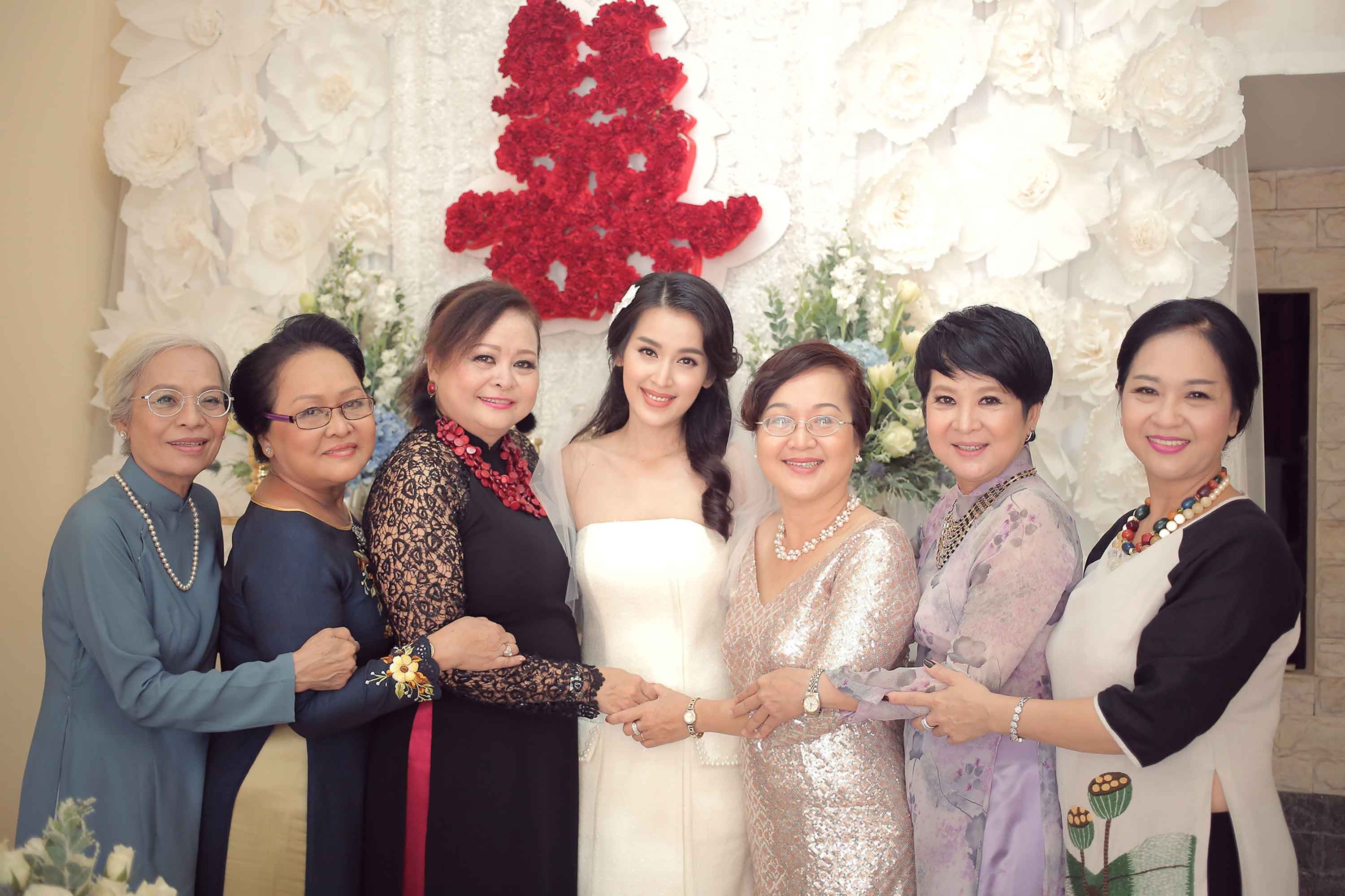 Khoảnh khắc đẹp trong đám cưới Tú Vi - Văn Anh