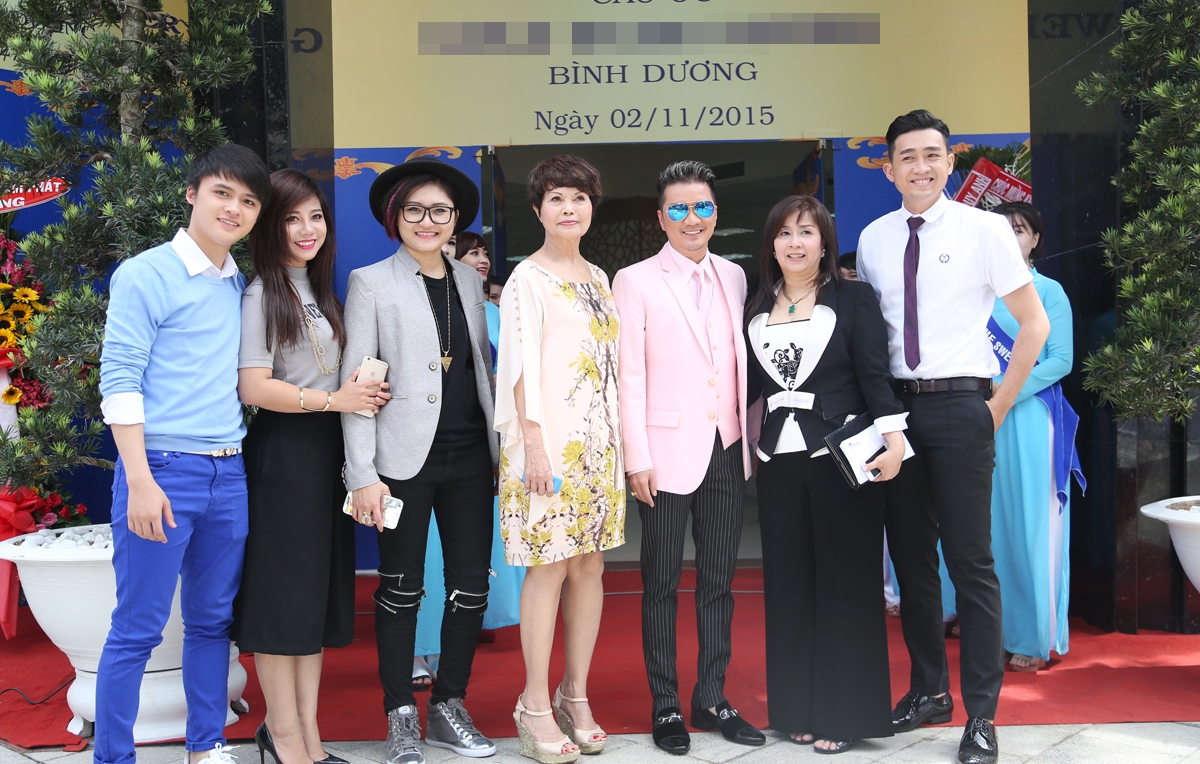 Mr.Đàm nhiệt tình giúp đỡ và hỗ trợ học trò đi diễn
