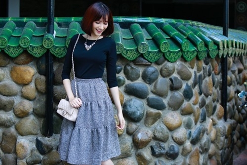 Trúc Diễm nổi bật với street style xuống phố ngày giao mùa
