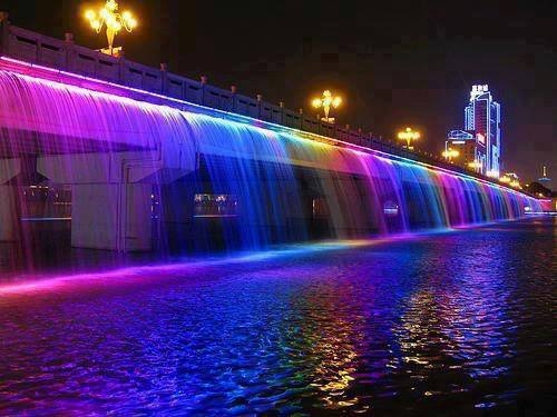 12 điểm check-in lí tưởng ở Sài Gòn và Hà Nội mùa Giáng Sinh