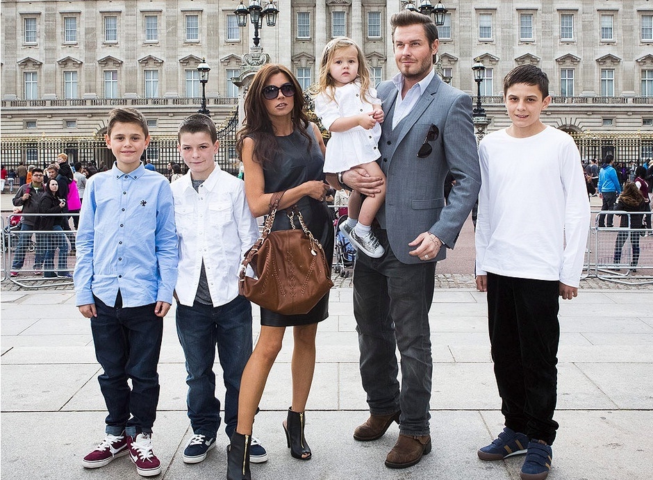 Victoria Beckham kiếm tiền “giỏi” hơn chồng