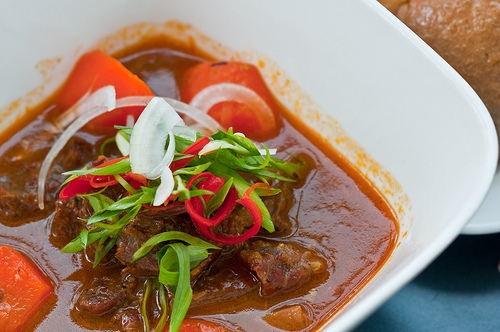 Nấu bò kho bằng nồi cơm điện vừa ngon vừa tiện lợi
