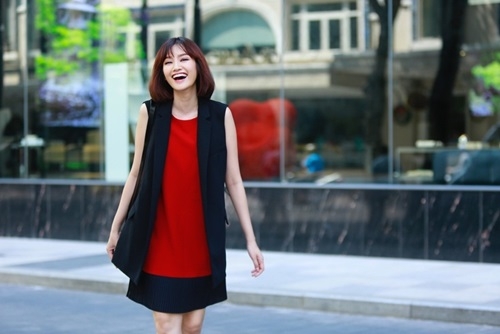 Trúc Diễm nổi bật với street style xuống phố ngày giao mùa