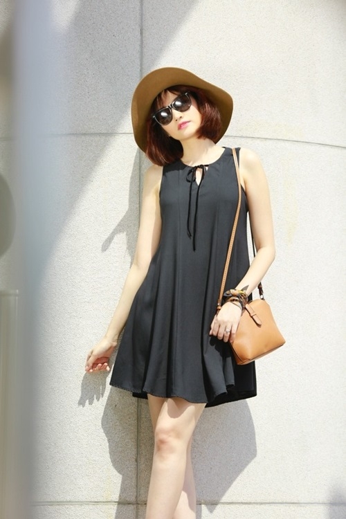 Trúc Diễm nổi bật với street style xuống phố ngày giao mùa