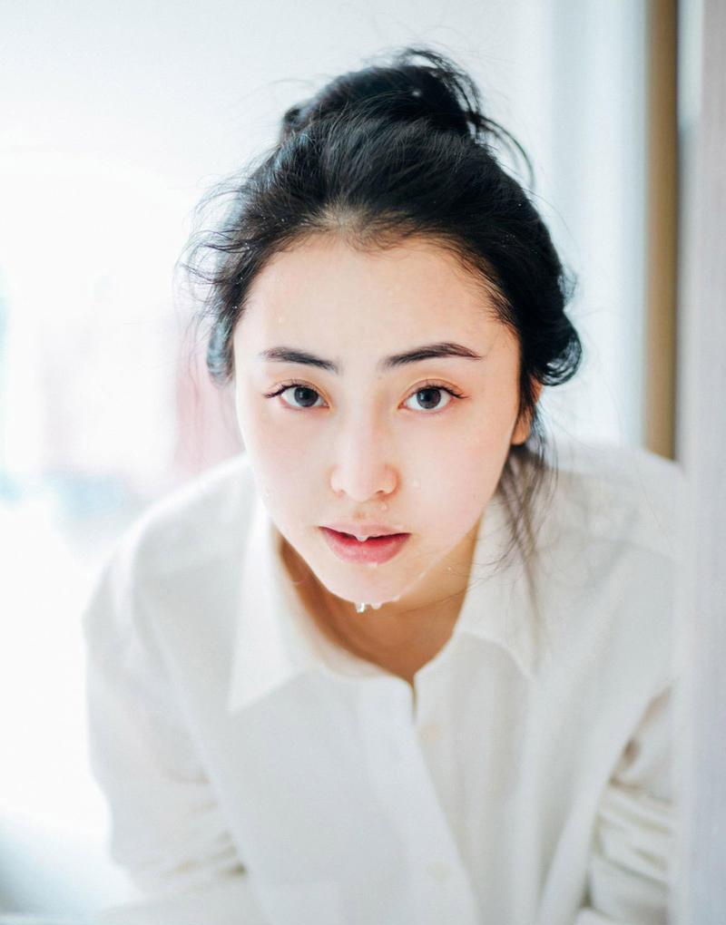 phụ nữ không son phấn