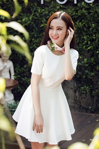 Đọ tài sắc hai nàng tên Trinh gợi cảm nhất showbiz Việt trong năm 2015