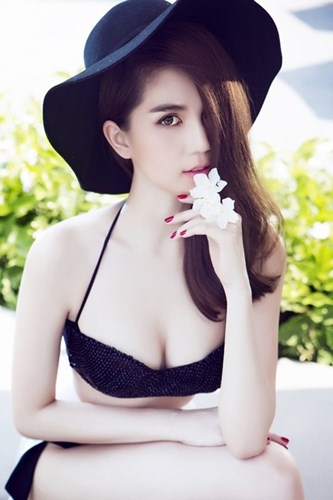Đọ tài sắc hai nàng tên Trinh gợi cảm nhất showbiz Việt trong năm 2015