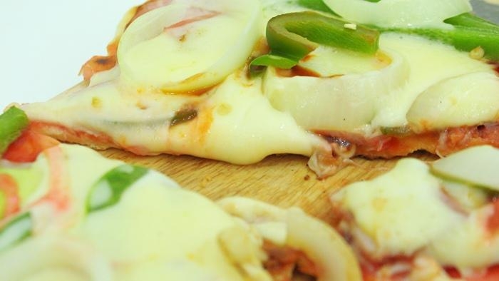 Không có lò nướng vẫn có thể làm pizza bằng... chảo cực ngon