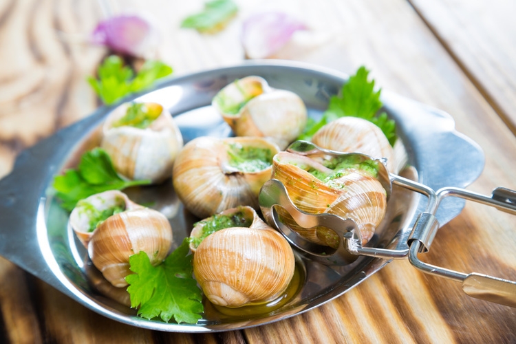 Làm ốc sên nướng bơ tỏi - đặc sản lừng danh nước Pháp chỉ với 4 bước