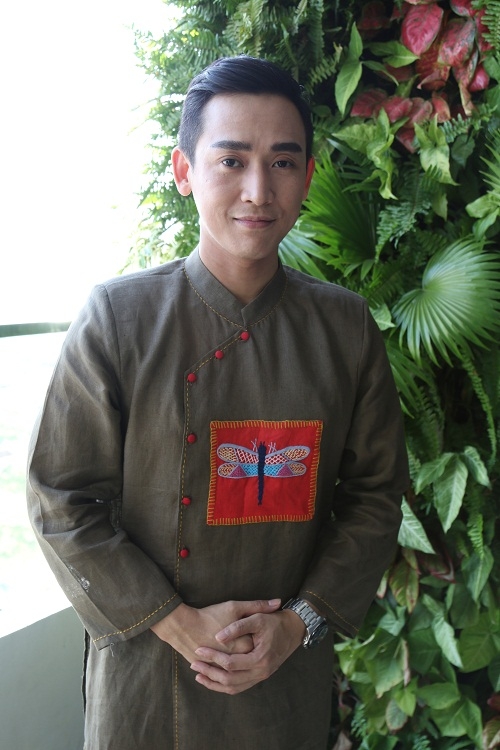 Hứa Vĩ Văn, Ốc Thanh Vân gây ấn tượng với áo dài cách tân ngày Tết