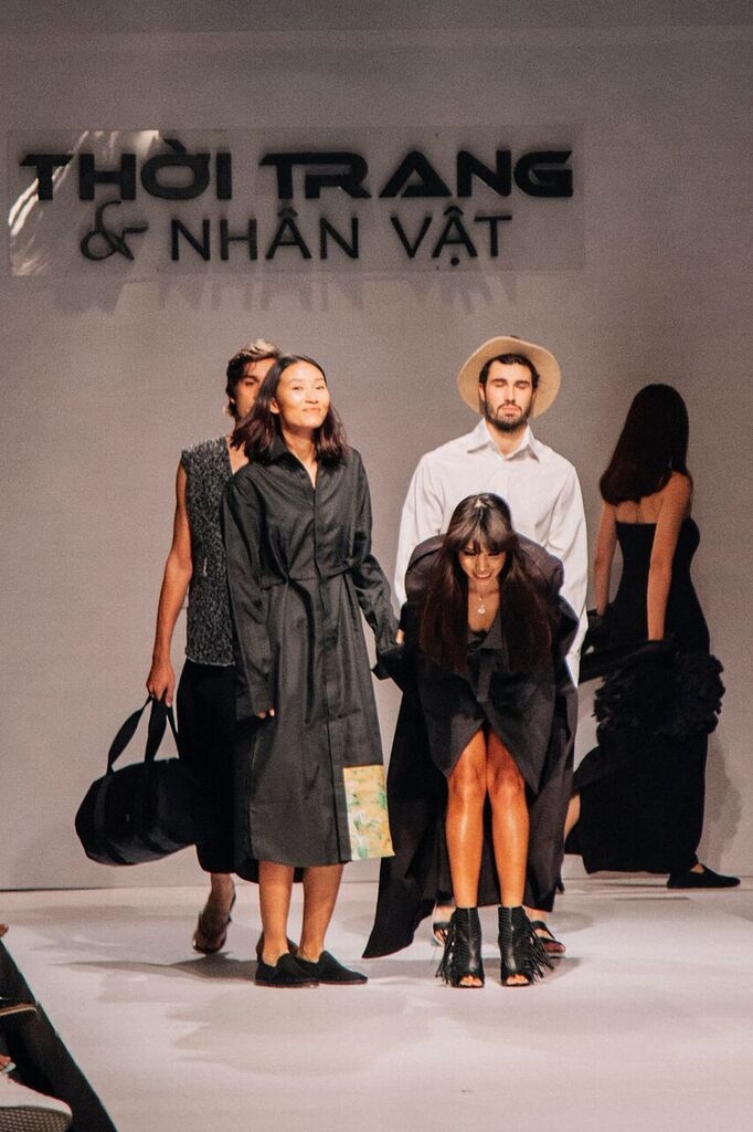 Hà Anh làm