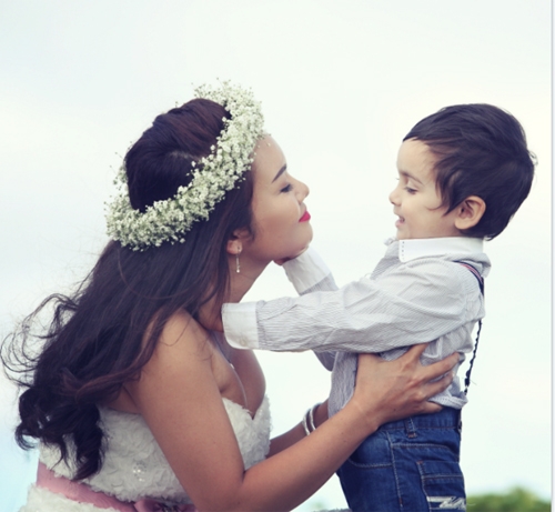 Chàng y tá bay nửa vòng trái đất để cầu hôn cô gái Việt