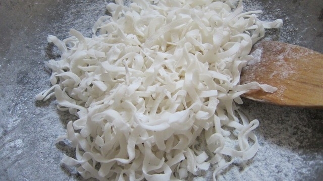 Khéo tay làm mứt dừa ngon dẻo tại nhà đón Tết