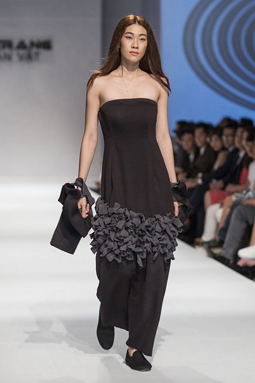 Hà Anh làm