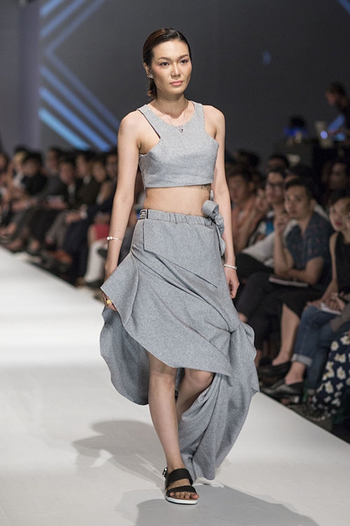 Hà Anh làm